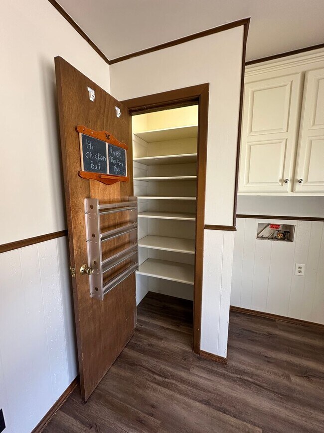 Building Photo - Beautiful Home on Mesa Circle!