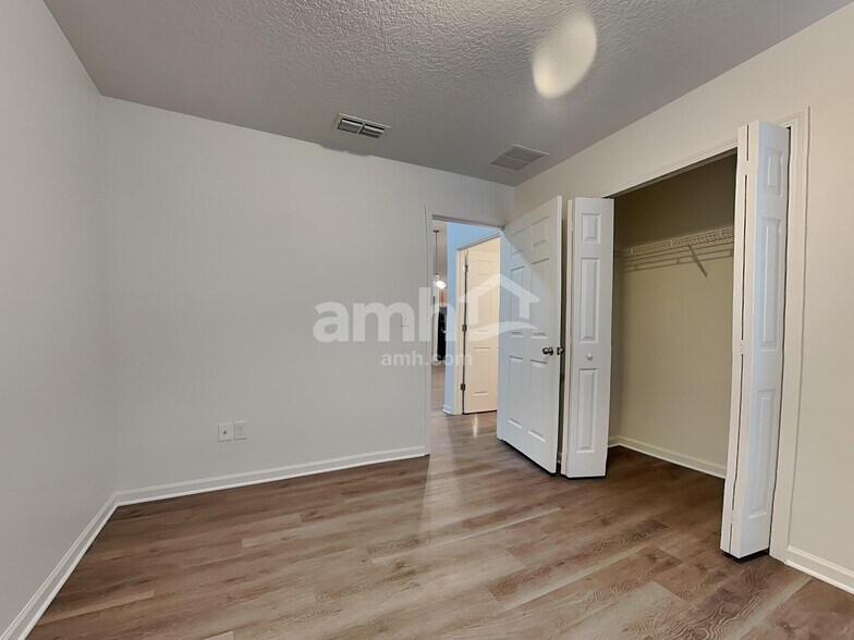 Building Photo - 6421 Pinewood Hills Dr