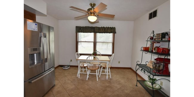 Building Photo - 3464