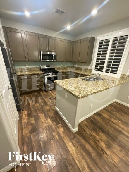 Building Photo - 10712 Silver Pyramid Ct