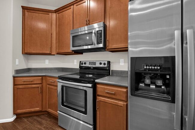 Building Photo - 946 S Hawk Ln