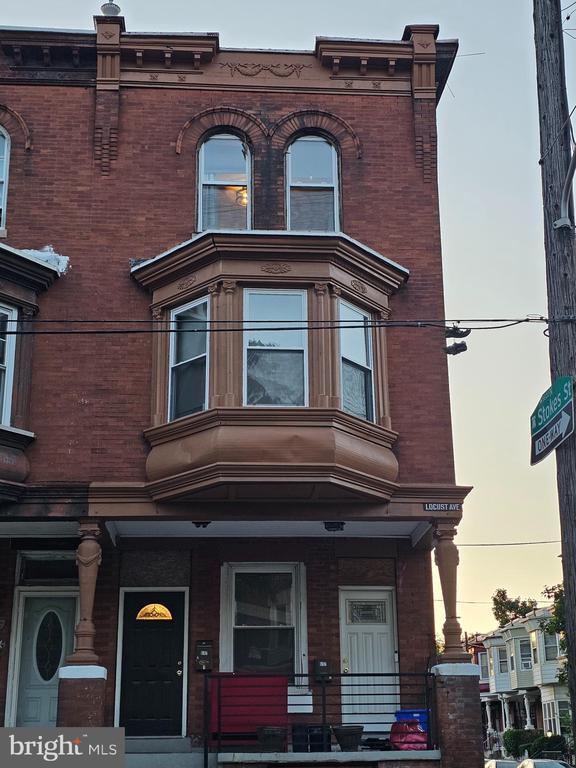 Building Photo - 617 E Locust Ave
