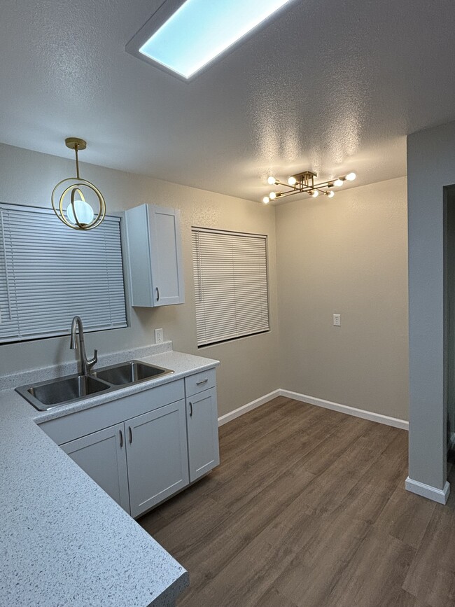 Kitchen/dining nook - 240 Chestnut Ave