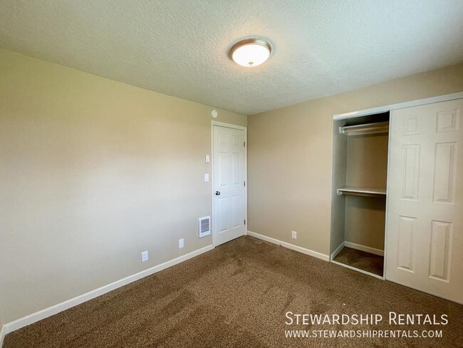 Building Photo - Newly rehabbed home in Springfield