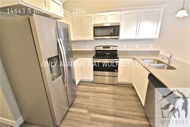 Building Photo - Stunning 3 Bed Herriman Condo! No Deposit ...