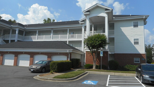 Near UNCC - 9179 Meadow Vista Rd Charlotte NC 28213 | Apartment Finder