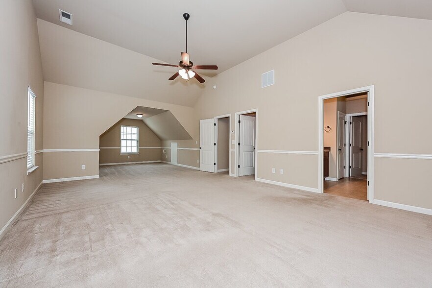 Building Photo - 9105 Overlook Dr