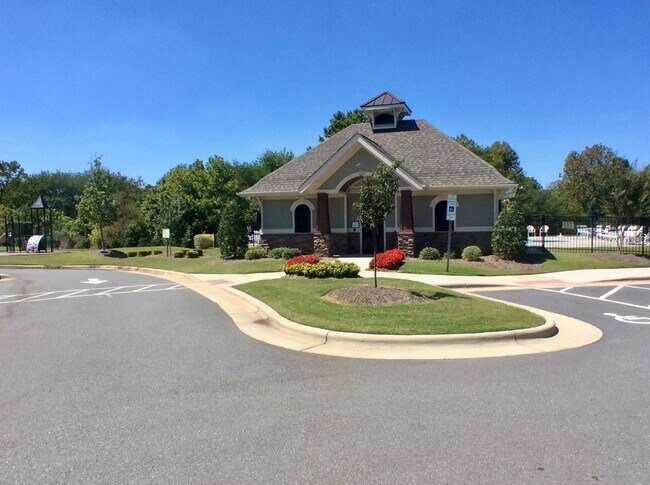 Building Photo - 1239 Farm Branch Dr SW