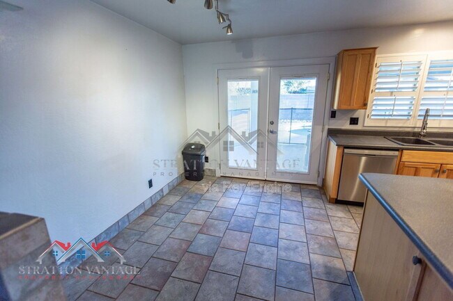 Building Photo - 1735 W Pampa Ave