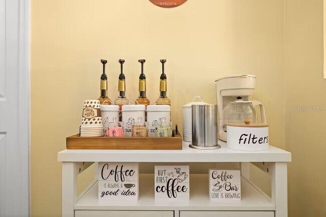 Building Photo - 3 Ryecroft Ln