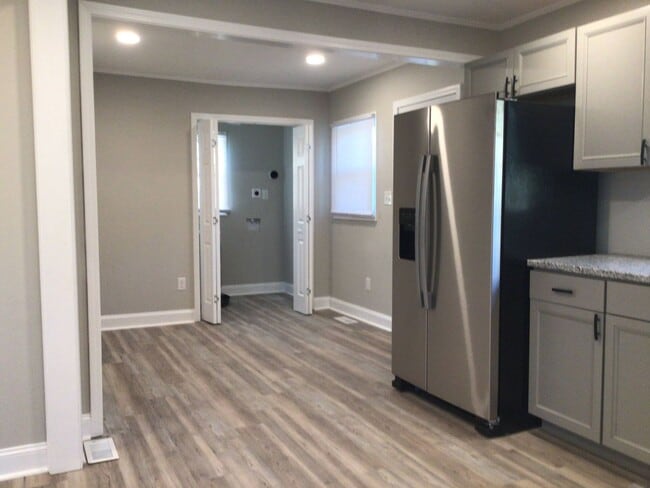 Building Photo - MOVE-IN READY!