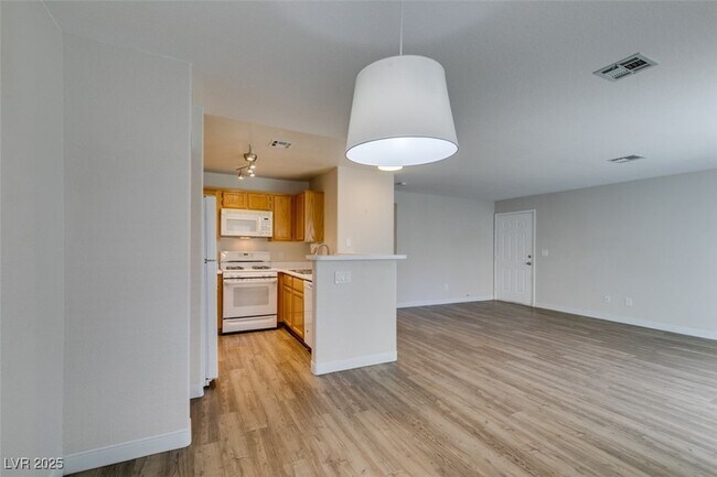 Building Photo - 350 S Durango Dr
