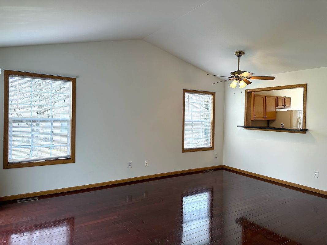 Building Photo - 482 Fox Ln