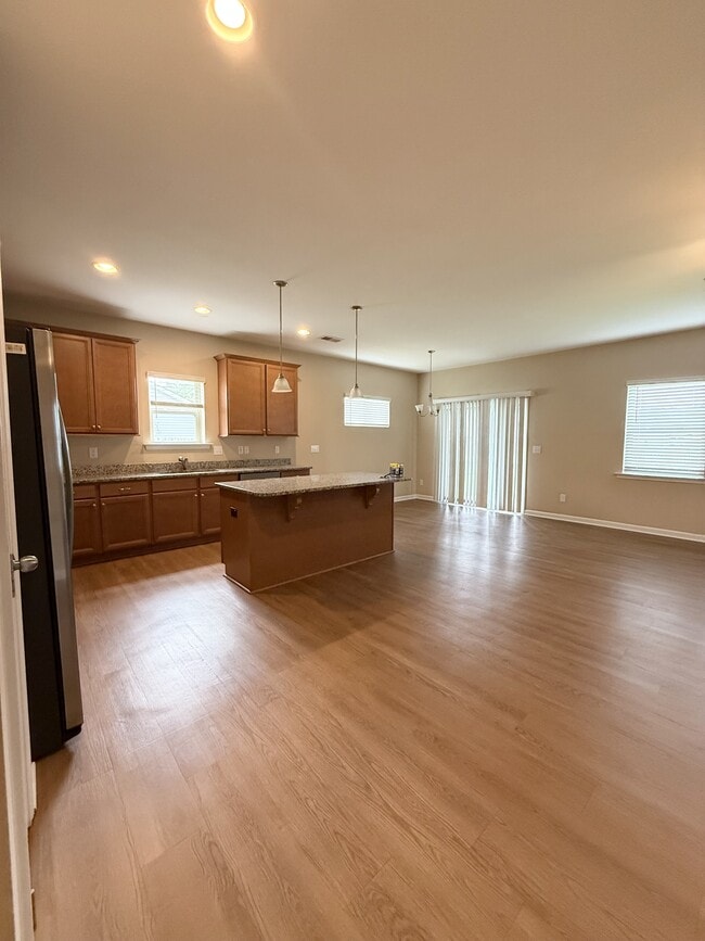 Building Photo - 222 Skyway Dr