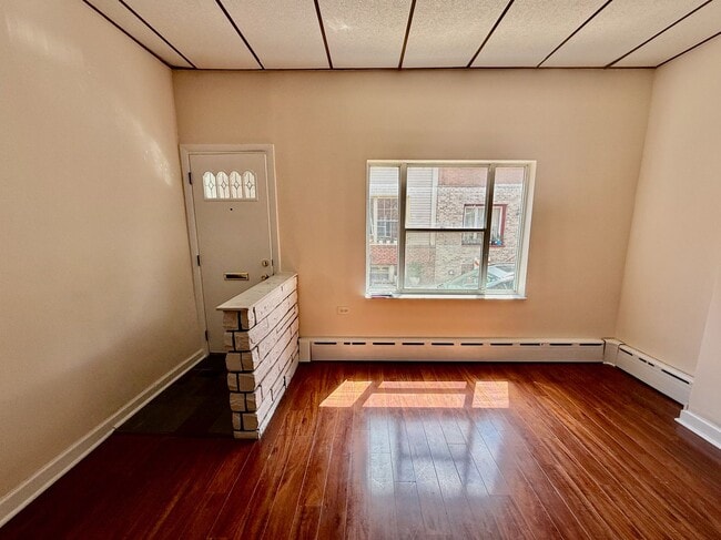 Building Photo - Spacious 3 BR / 1 BA HOUSE in Great South Philly location w/ Hardwood Flooring-Nice Kitchen-Washe...
