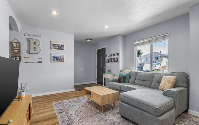 Building Photo - Beautiful 5-Bedroom Home in Lehi