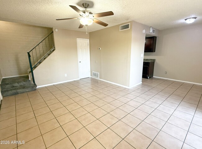 Building Photo - 5244 W Lynwood St