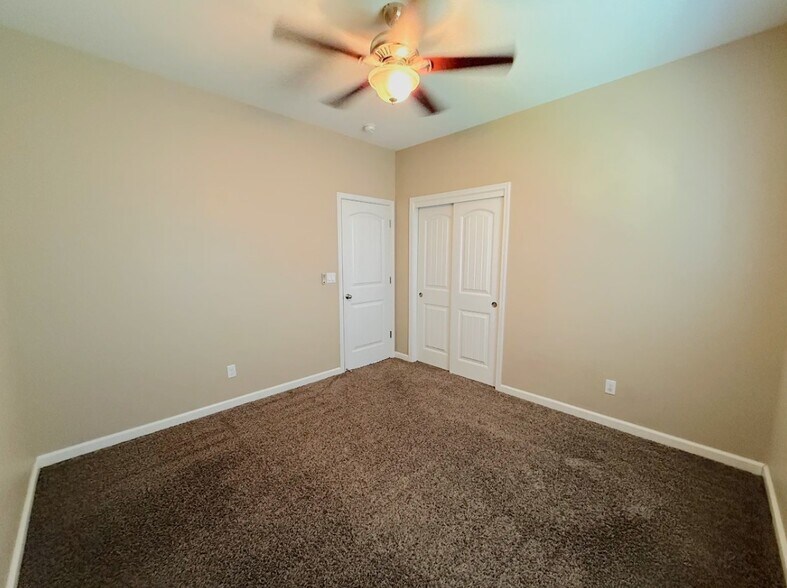 Building Photo - 4014 Cinnabar Ave