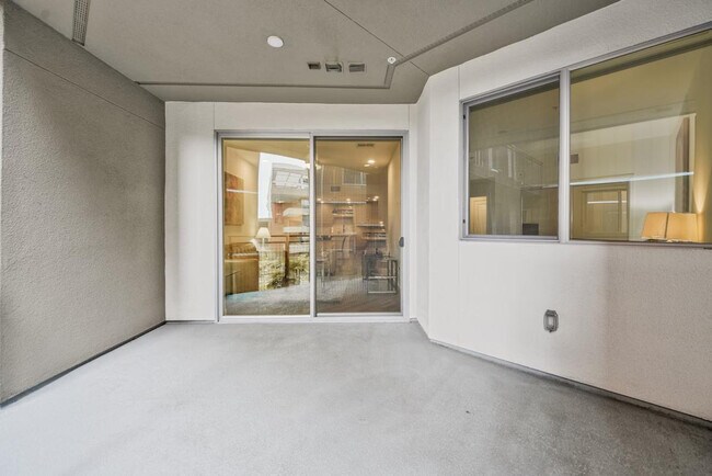 Building Photo - 375 Camino De La Reina