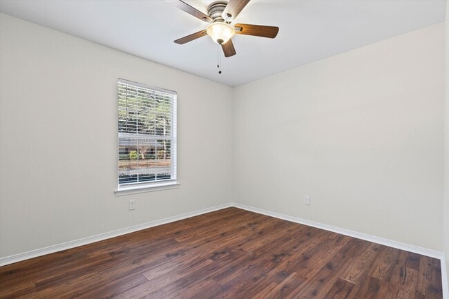 Building Photo - 165 Montclair Loop