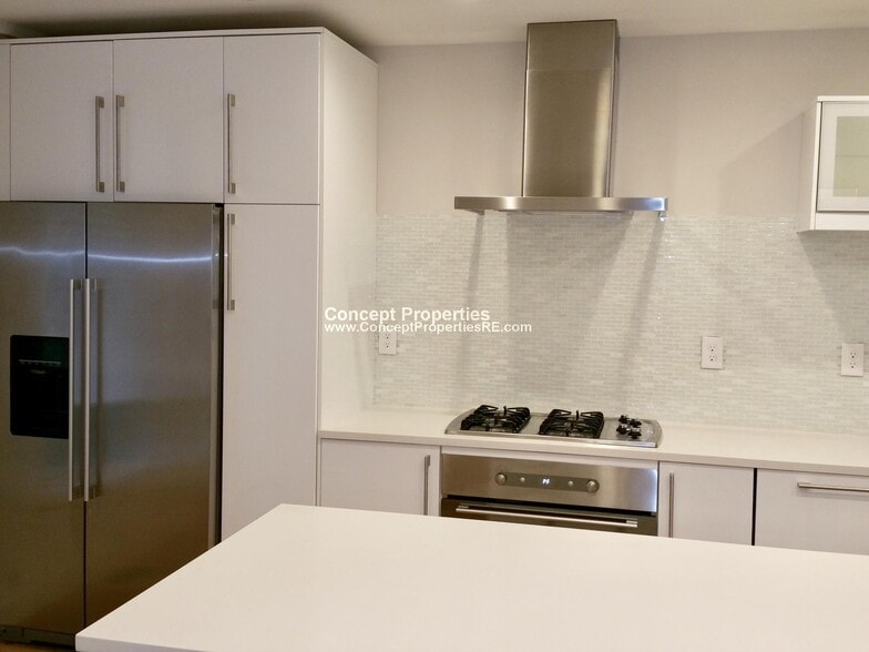 Building Photo - 39 Thornton St