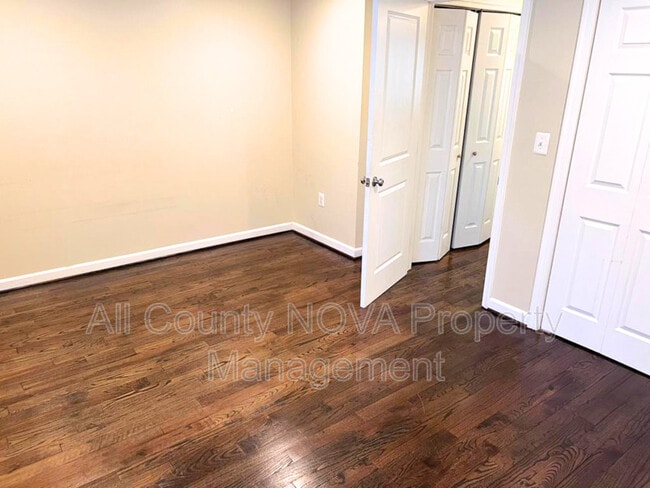 Building Photo - 1212 Westview Terrace