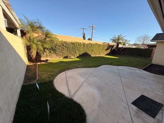 Building Photo - Remodeled 3 Bedroom Lakewood House For Rent-Ready For Move-in ASAP!