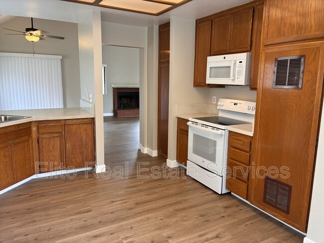 Building Photo - 4582 Villas Dr