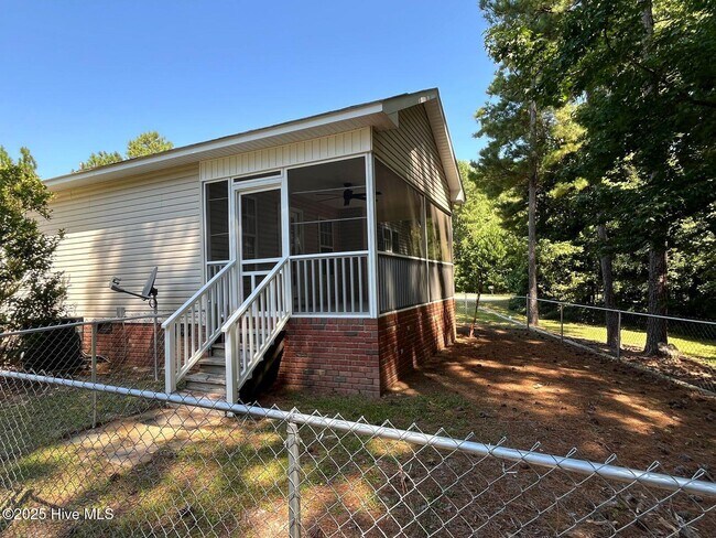 Building Photo - 114 Masters Way