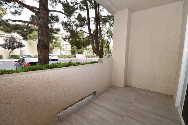 Building Photo - STUNNING AND MODERN 2 BED 2 BATH CONDO AT ...