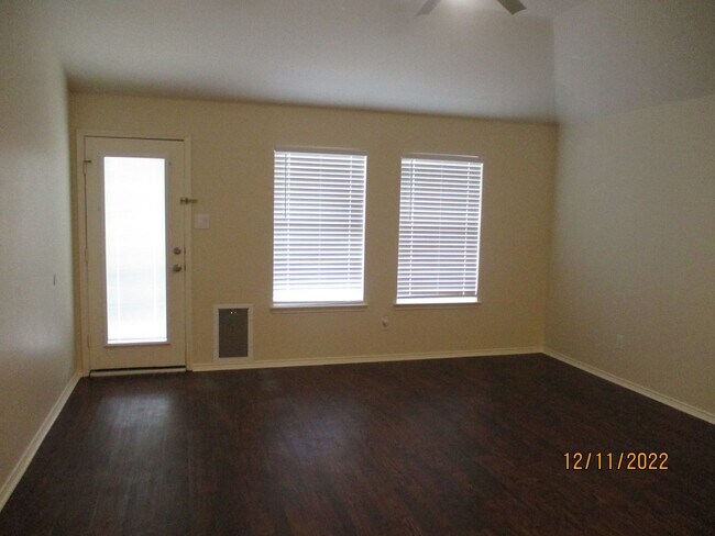 Building Photo - 5144 Waterview Ct