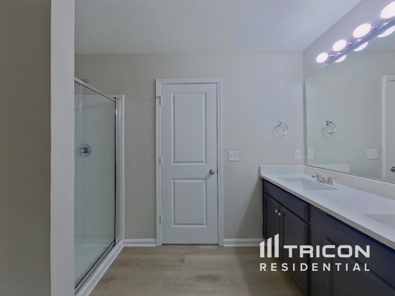 Building Photo - 750 Chariot Way