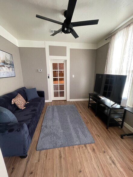 Building Photo - 230 W Myrtle St