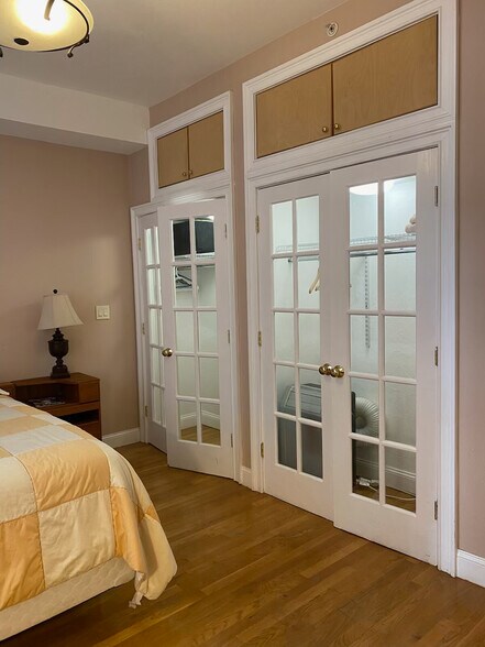 Building Photo - 74 Georgia St