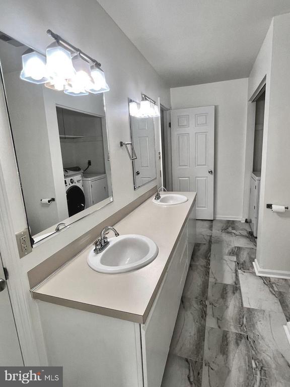 Building Photo - 112 Spring Ridge Ct
