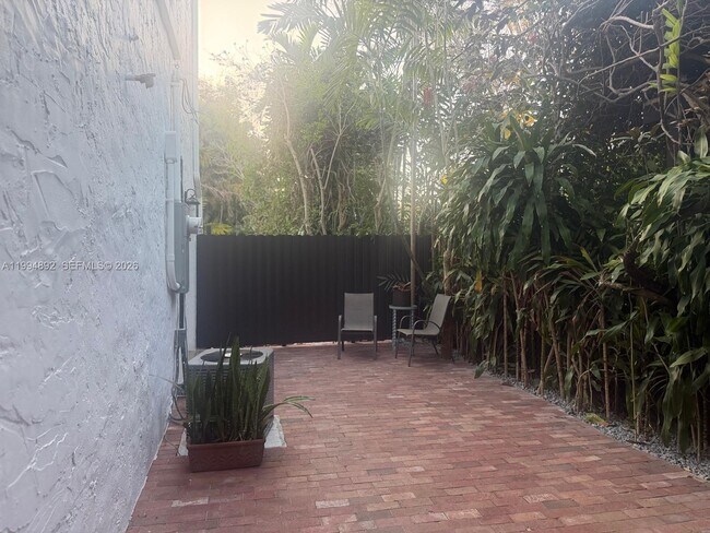 Building Photo - 1235 Coral Wy