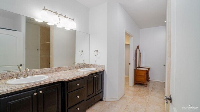 Building Photo - 2415 Flag Stone Terrace