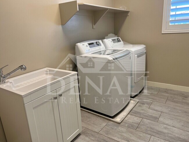 Building Photo - 4638 E Navigator Ln
