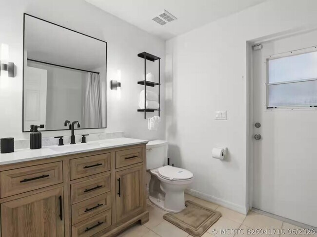 Building Photo - 2473 SE Sidonia St