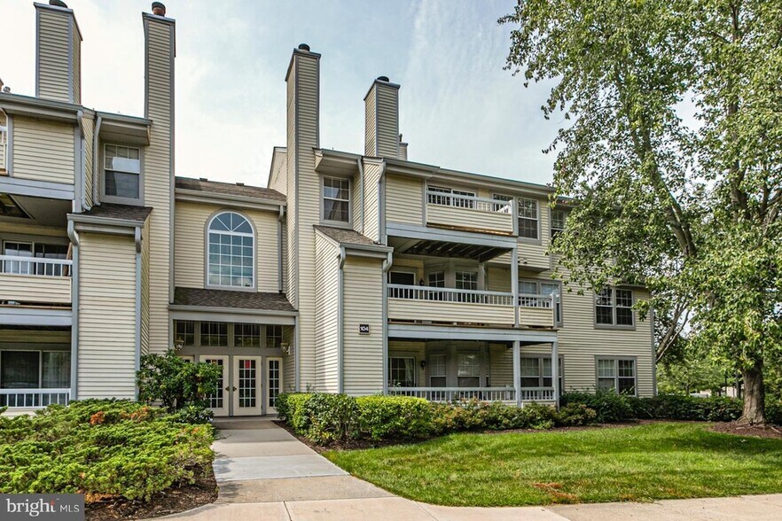 Building Photo - 304 Trinity Ct