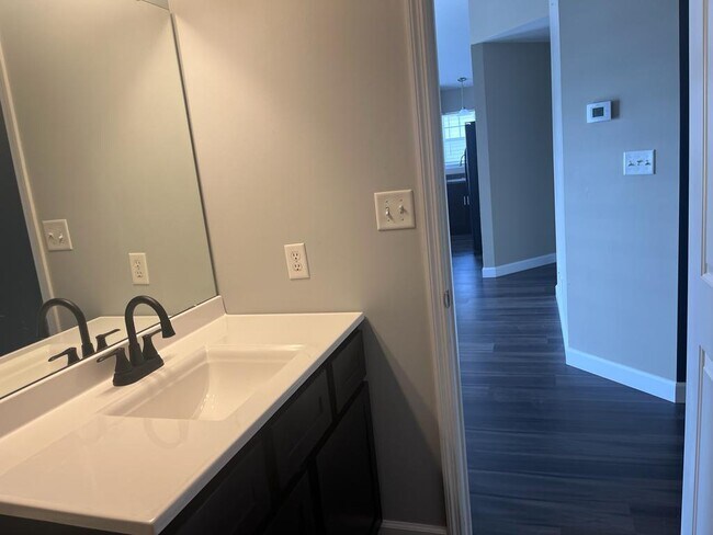 Building Photo - 530 Bramblett Hls