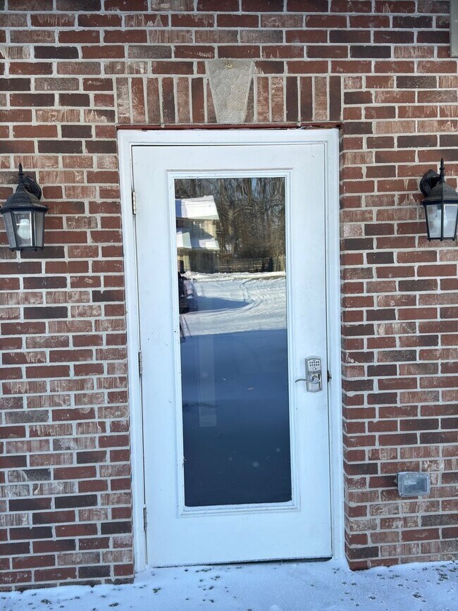 Building Photo - Newer 1 Bed 1 Bath apartment