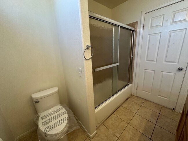 Building Photo - 4 bedrooms close to Joshua Tree National P...