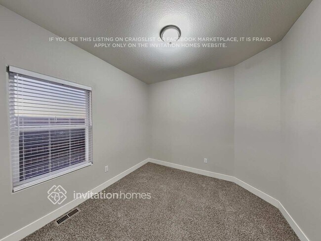 Building Photo - 583 Solano Dr