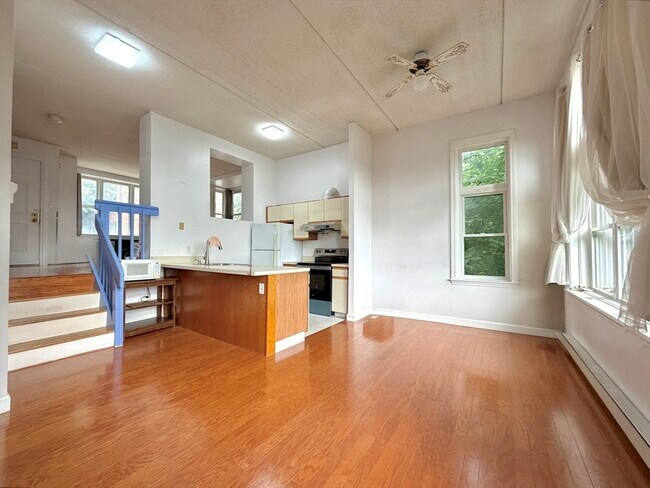 Building Photo - 26 Ellingwood St