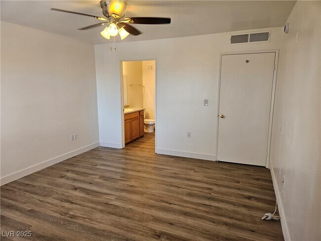 Building Photo - 7885 W Flamingo Rd