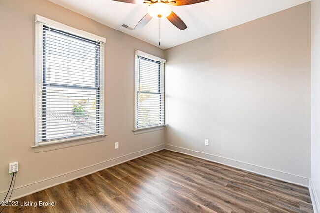 Building Photo - 10506 Meeting St