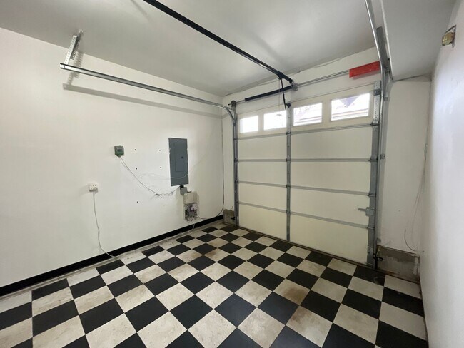 Building Photo - 3 Bedroom 2.5 Bathroom House with Bonus Room ~ Garage, A/C, includes Washer and Dryer ~ Close to ...