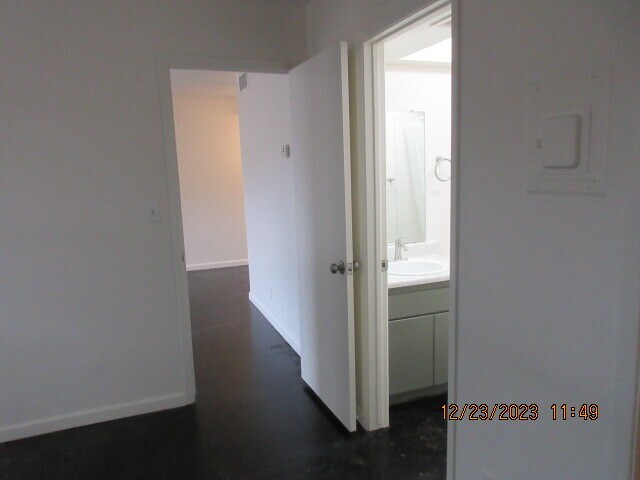 Building Photo - 198 W Mariposa St