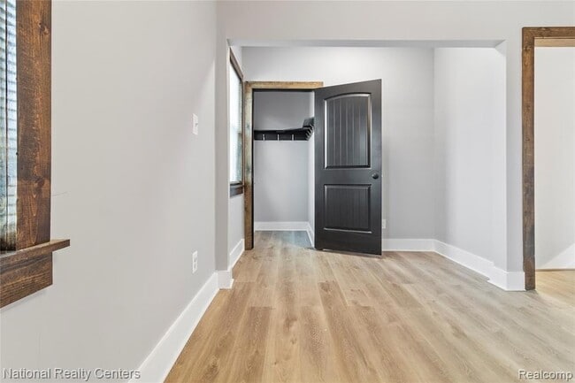 Building Photo - 767 Navahoe St